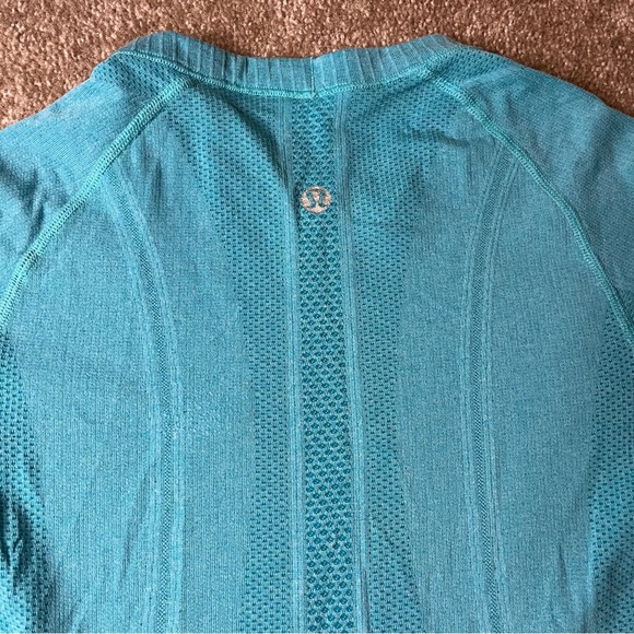 Lululemon Short Sleeve Lightweight Sport Active Wear Tee Crew Neck Size Small - Picture 6 of 7